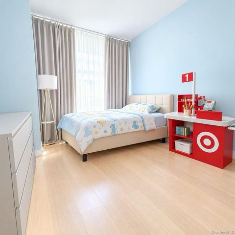 131-01 40th Road PH3D, Flushing, NY 11354