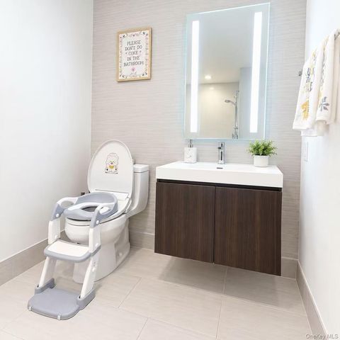 131-01 40th Road PH3D, Flushing, NY 11354