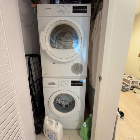 131-01 40th Road PH3D, Flushing, NY 11354