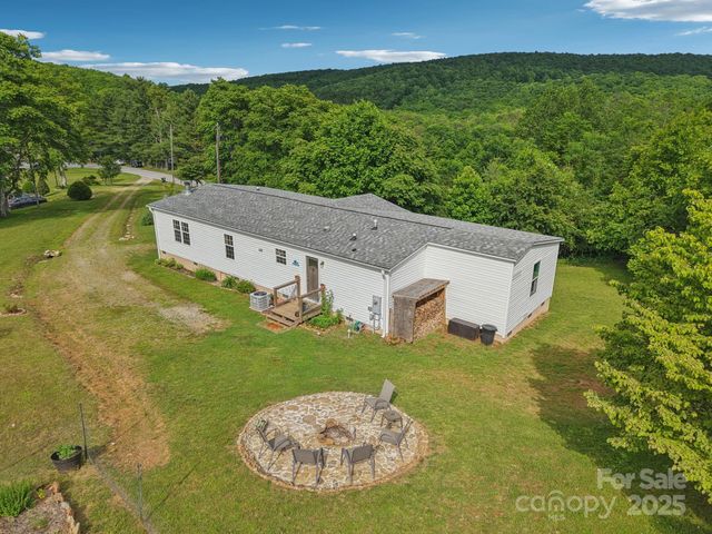 1282 Spicer Cove Road, Hendersonville, NC 28792