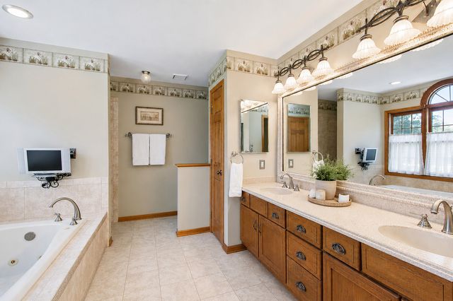 2617 Crystal Way, Crystal Lake, IL 60012