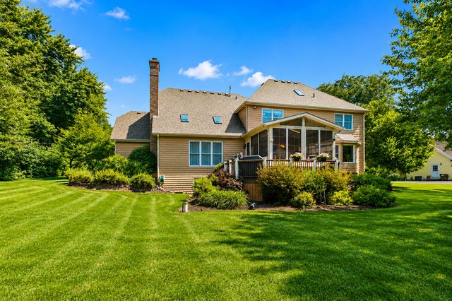 2617 Crystal Way, Crystal Lake, IL 60012