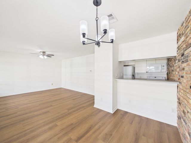 5343 Richmond Avenue 21, Houston, TX 77056