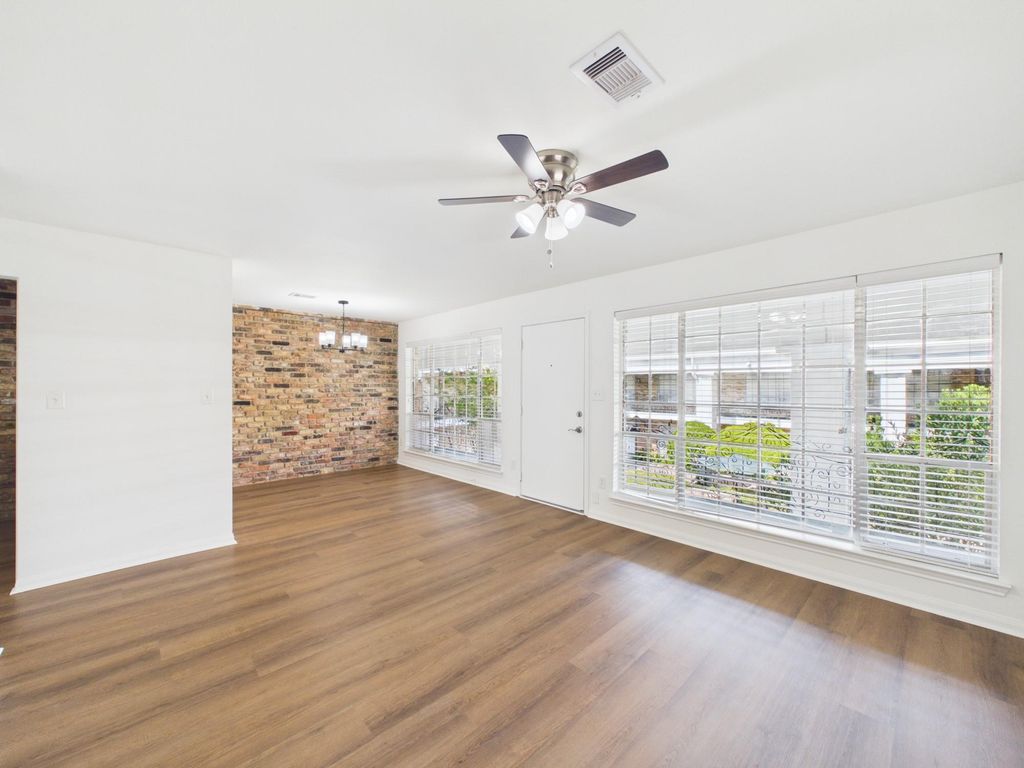 5343 Richmond Avenue 21, Houston, TX 77056