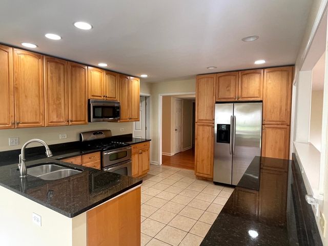2S525 Lloyd Avenue, Lombard, IL 60148