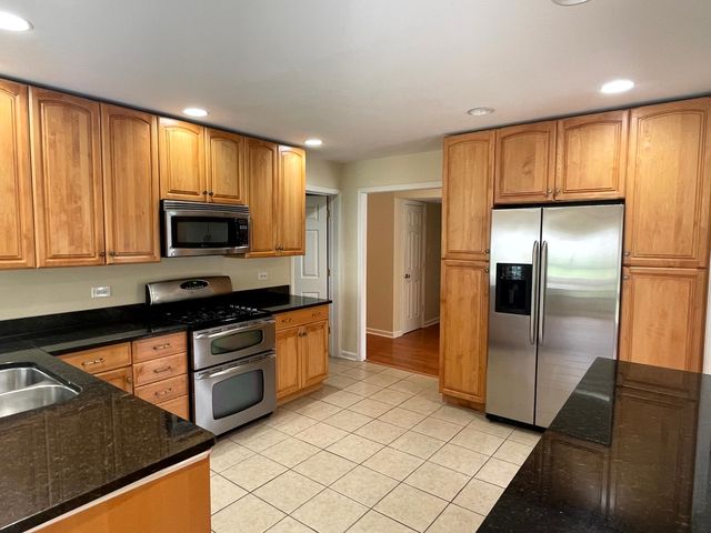 2S525 Lloyd Avenue, Lombard, IL 60148