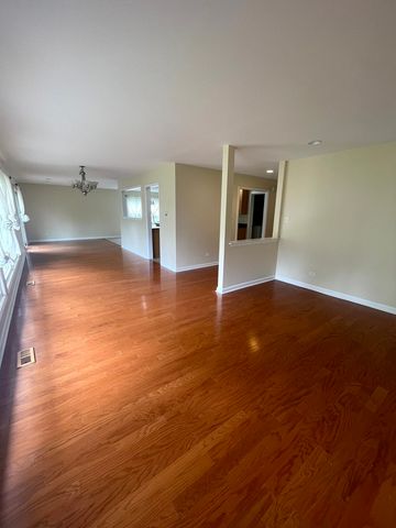 2S525 Lloyd Avenue, Lombard, IL 60148