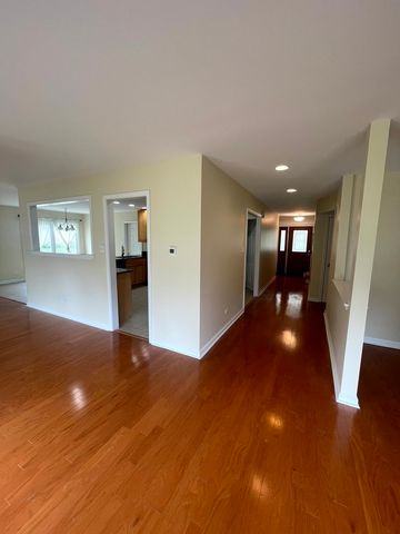 2S525 Lloyd Avenue, Lombard, IL 60148