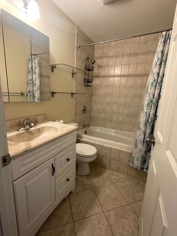 2S525 Lloyd Avenue, Lombard, IL 60148