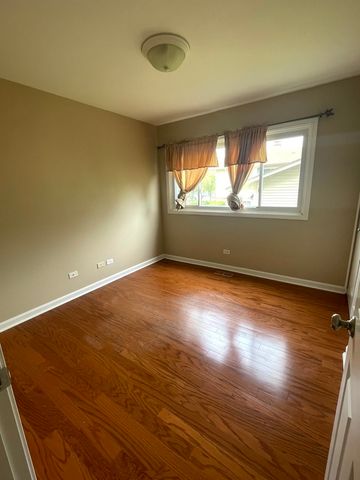 2S525 Lloyd Avenue, Lombard, IL 60148