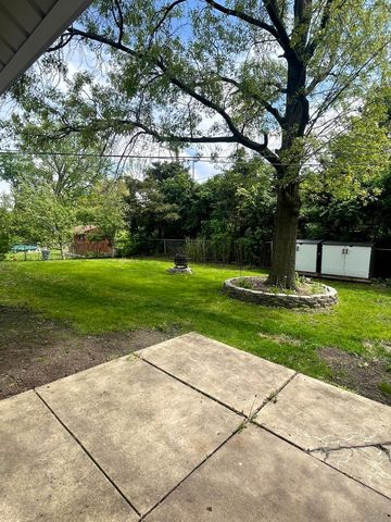 2S525 Lloyd Avenue, Lombard, IL 60148