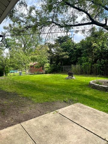 2S525 Lloyd Avenue, Lombard, IL 60148