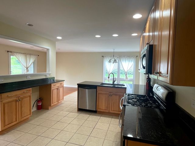 2S525 Lloyd Avenue, Lombard, IL 60148