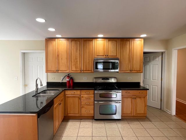 2S525 Lloyd Avenue, Lombard, IL 60148