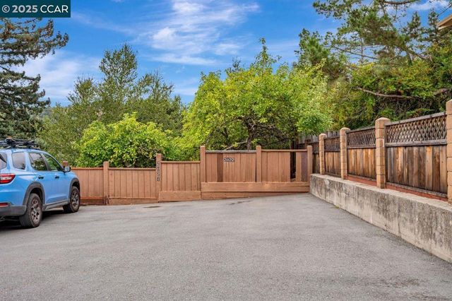 2022 Ascot Dr, Moraga, CA 94556