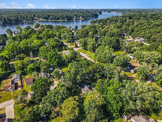 410 Peach Street, Fruitport, MI 49415