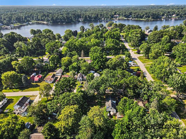 410 Peach Street, Fruitport, MI 49415