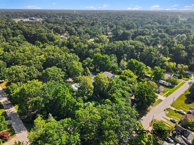 410 Peach Street, Fruitport, MI 49415