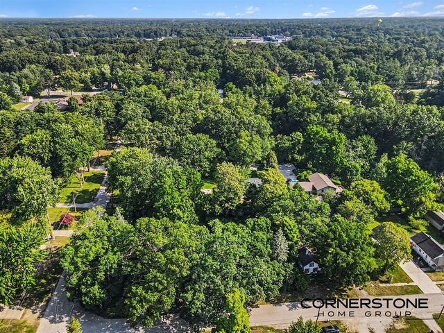 410 Peach Street, Fruitport, MI 49415