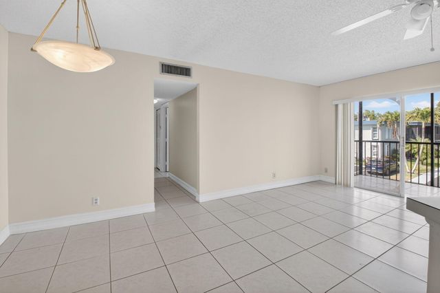 7535 S Oriole Boulevard 206, Delray Beach, FL 33446