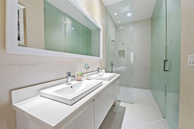 10305 NW 63rd Ter 105, Doral, FL 33178