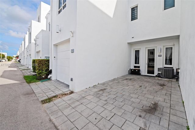 10305 NW 63rd Ter 105, Doral, FL 33178