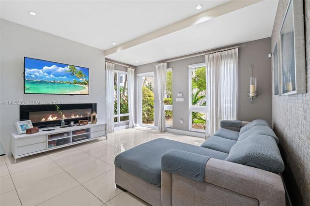 10305 NW 63rd Ter 105, Doral, FL 33178