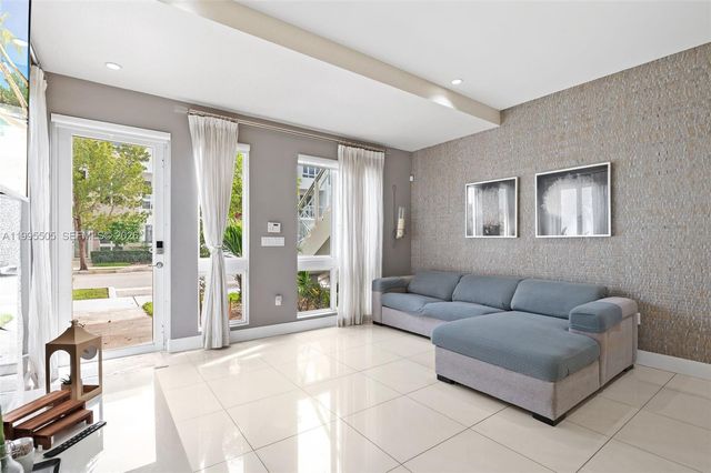 10305 NW 63rd Ter 105, Doral, FL 33178