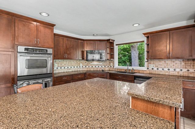 3086 Springbrook Drive, Kalamazoo, MI 49004