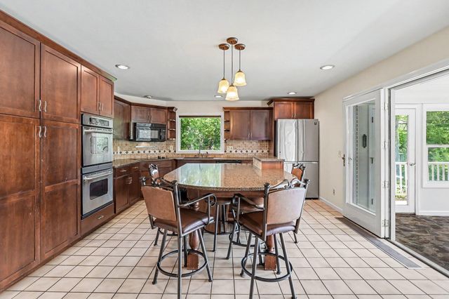 3086 Springbrook Drive, Kalamazoo, MI 49004
