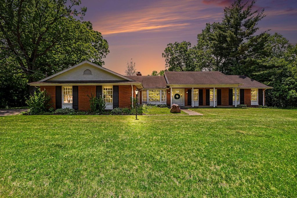 3086 Springbrook Drive, Kalamazoo, MI 49004
