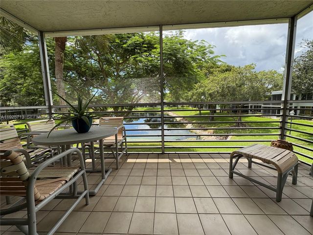 4280 Oaks Ter 203, Pompano Beach, FL 33069