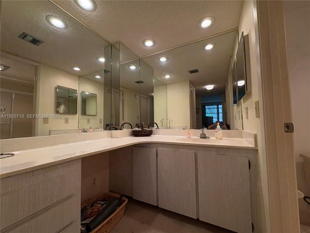 4280 Oaks Ter 203, Pompano Beach, FL 33069