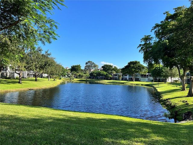 4280 Oaks Ter 203, Pompano Beach, FL 33069