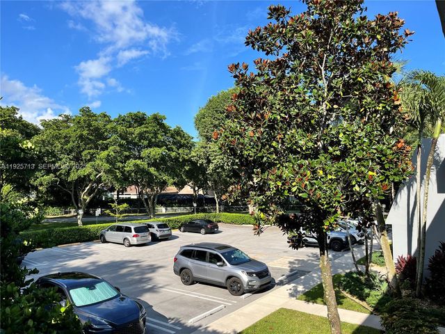 4280 Oaks Ter 203, Pompano Beach, FL 33069
