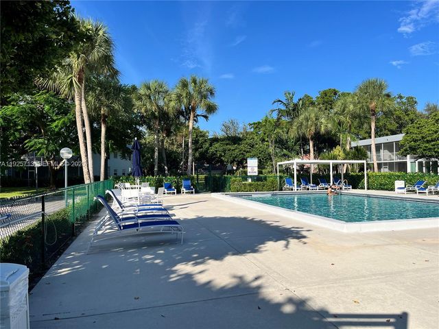 4280 Oaks Ter 203, Pompano Beach, FL 33069