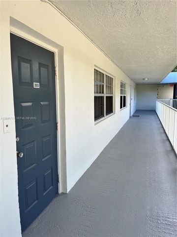 4280 Oaks Ter 203, Pompano Beach, FL 33069