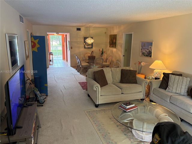 4280 Oaks Ter 203, Pompano Beach, FL 33069