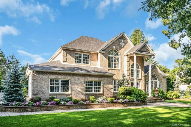 1 Weeping Cherry Lane, Commack, NY 11725