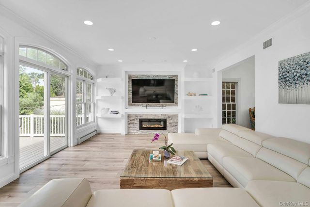 1 Weeping Cherry Lane, Commack, NY 11725