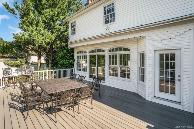 1 Weeping Cherry Lane, Commack, NY 11725