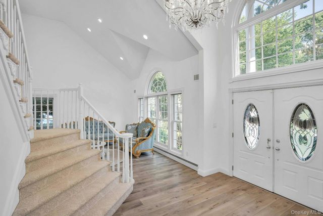 1 Weeping Cherry Lane, Commack, NY 11725