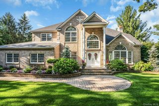 1 Weeping Cherry Lane, Commack, NY 11725