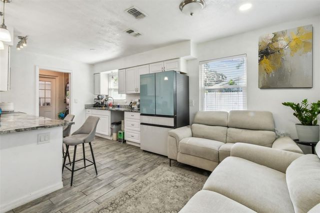 4005 W TYSON AVENUE, Tampa, FL 33611