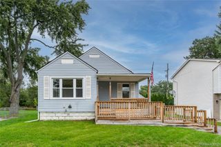 5790 Savoy Drive, Waterford Charter Township, MI 48327