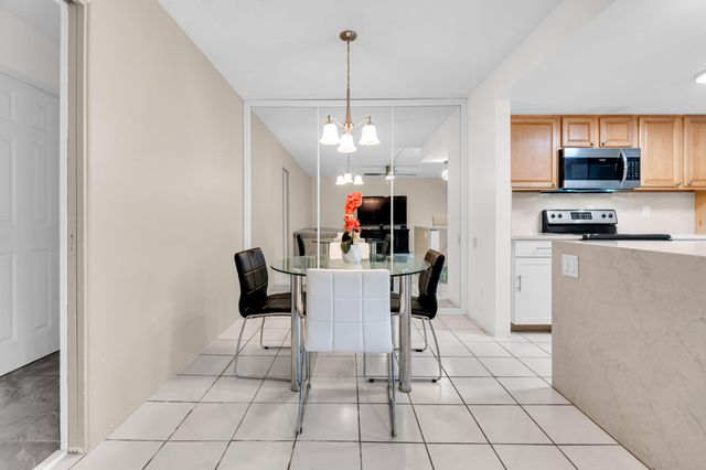 2840 NE 33RD Court 2, Fort Lauderdale, FL 33306