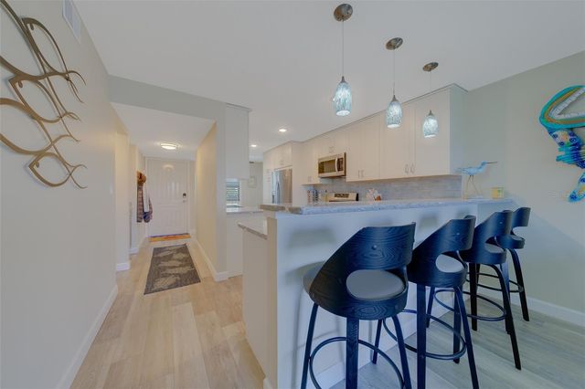 5849 PARK STREET N 404, St Petersburg, FL 33709