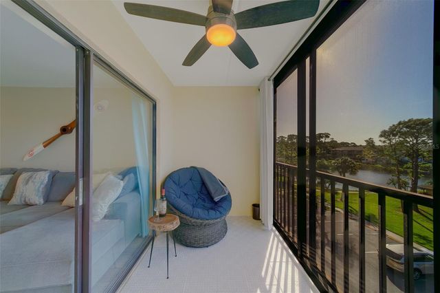 5849 PARK STREET N 404, St Petersburg, FL 33709