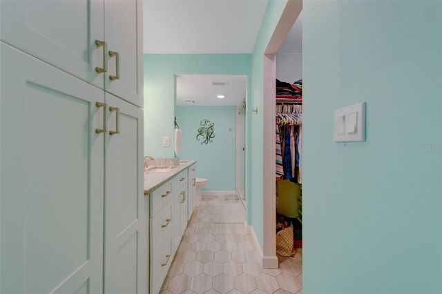 5849 PARK STREET N 404, St Petersburg, FL 33709