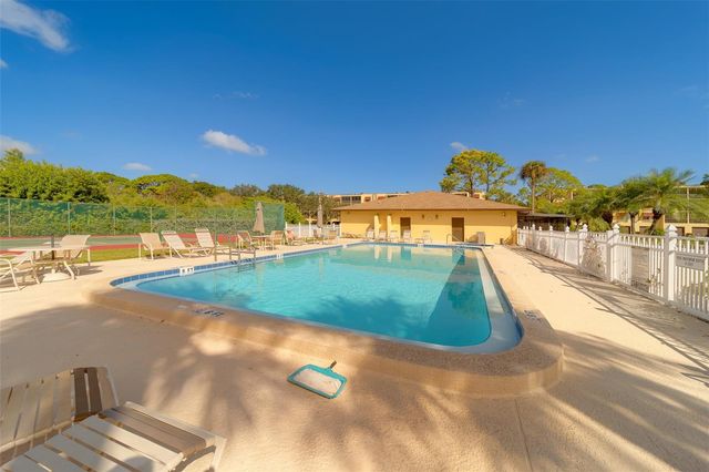 5849 PARK STREET N 404, St Petersburg, FL 33709